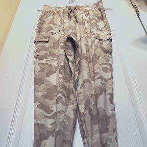 Olive + Oak Camo Women's Cargo Drawstring Pants-Ankle Stretch-Tan & Cream-Size M